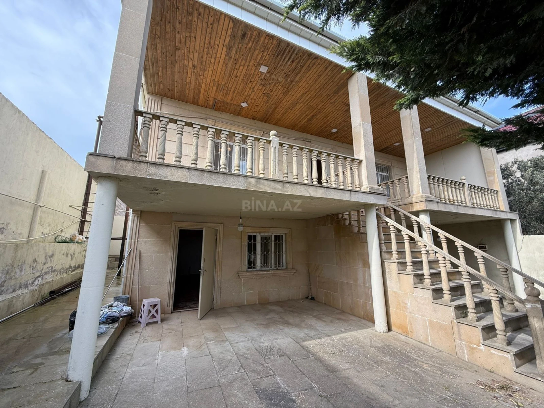 Satılır 5 otaqlı həyət evi 198 m²