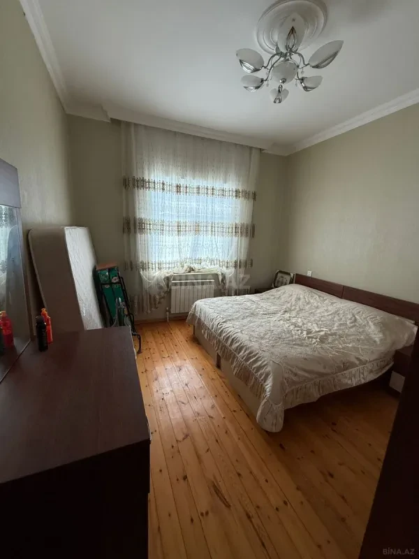 Satılır 5 otaqlı həyət evi 198 m²