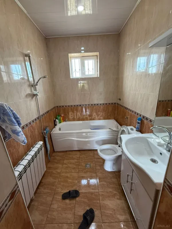 Satılır 5 otaqlı həyət evi 198 m²