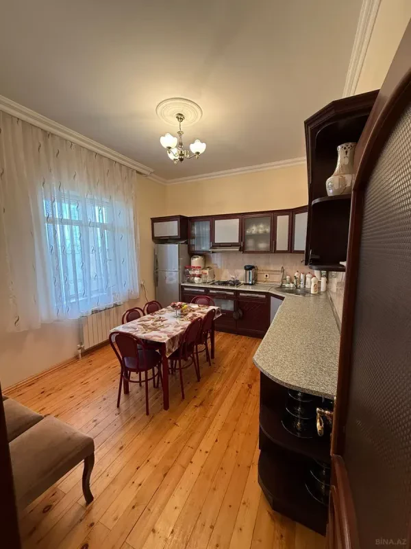 Satılır 5 otaqlı həyət evi 198 m²