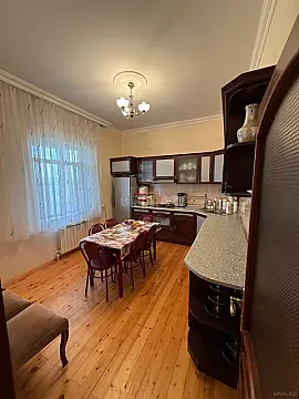 Satılır 5 otaqlı həyət evi 198 m²