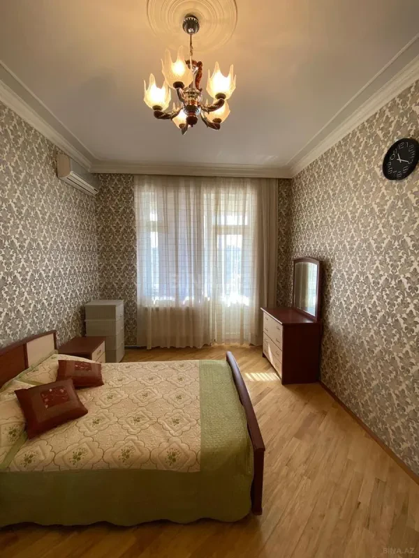 Kirayə verilir 2 otaqlı mənzil 85 m²