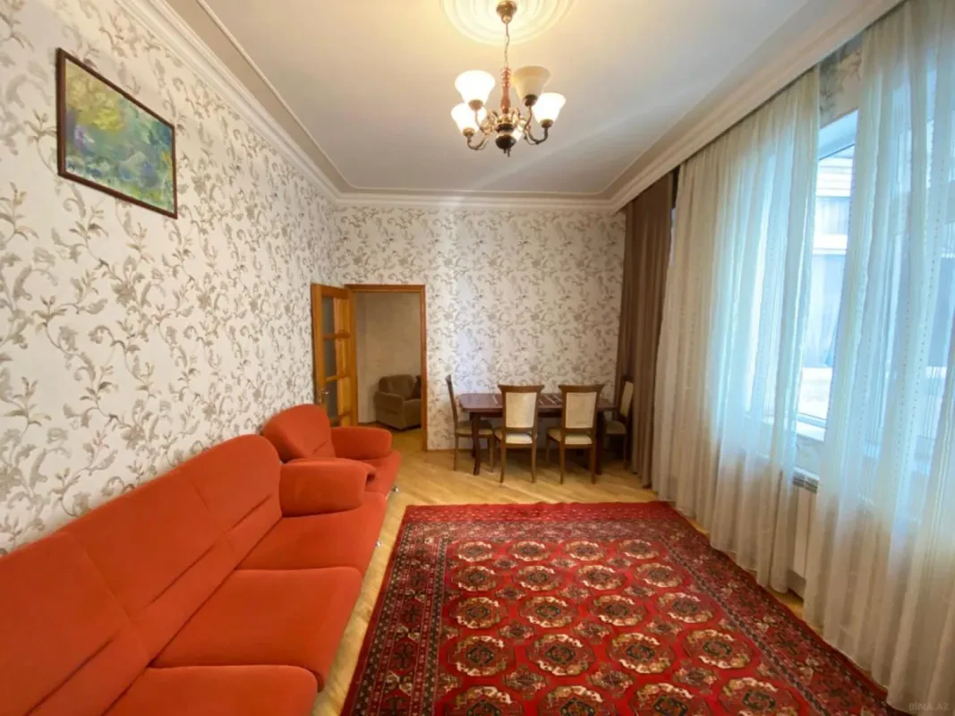 Kirayə verilir 2 otaqlı mənzil 85 m²