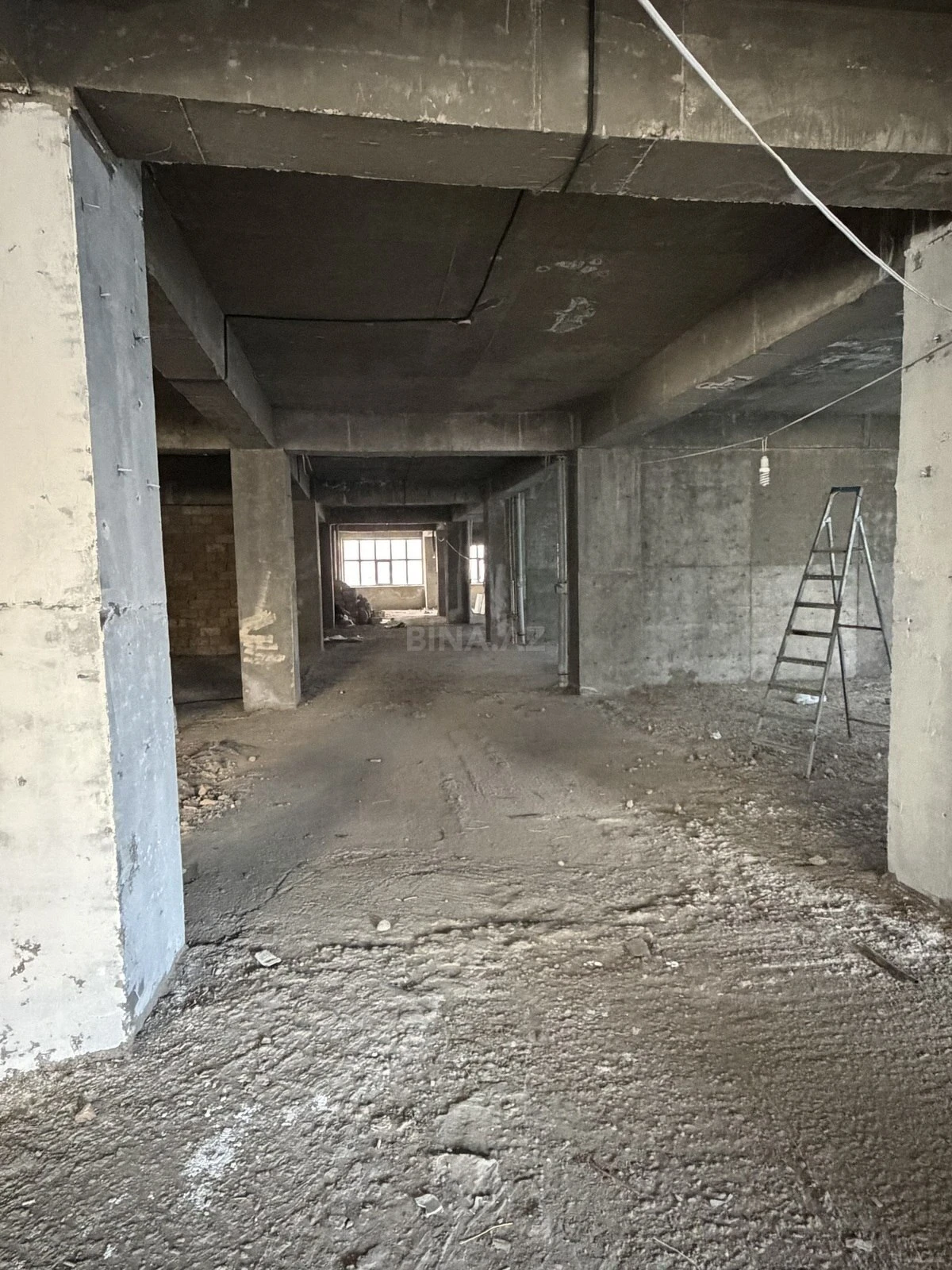 Satılır obyekt 600 m²