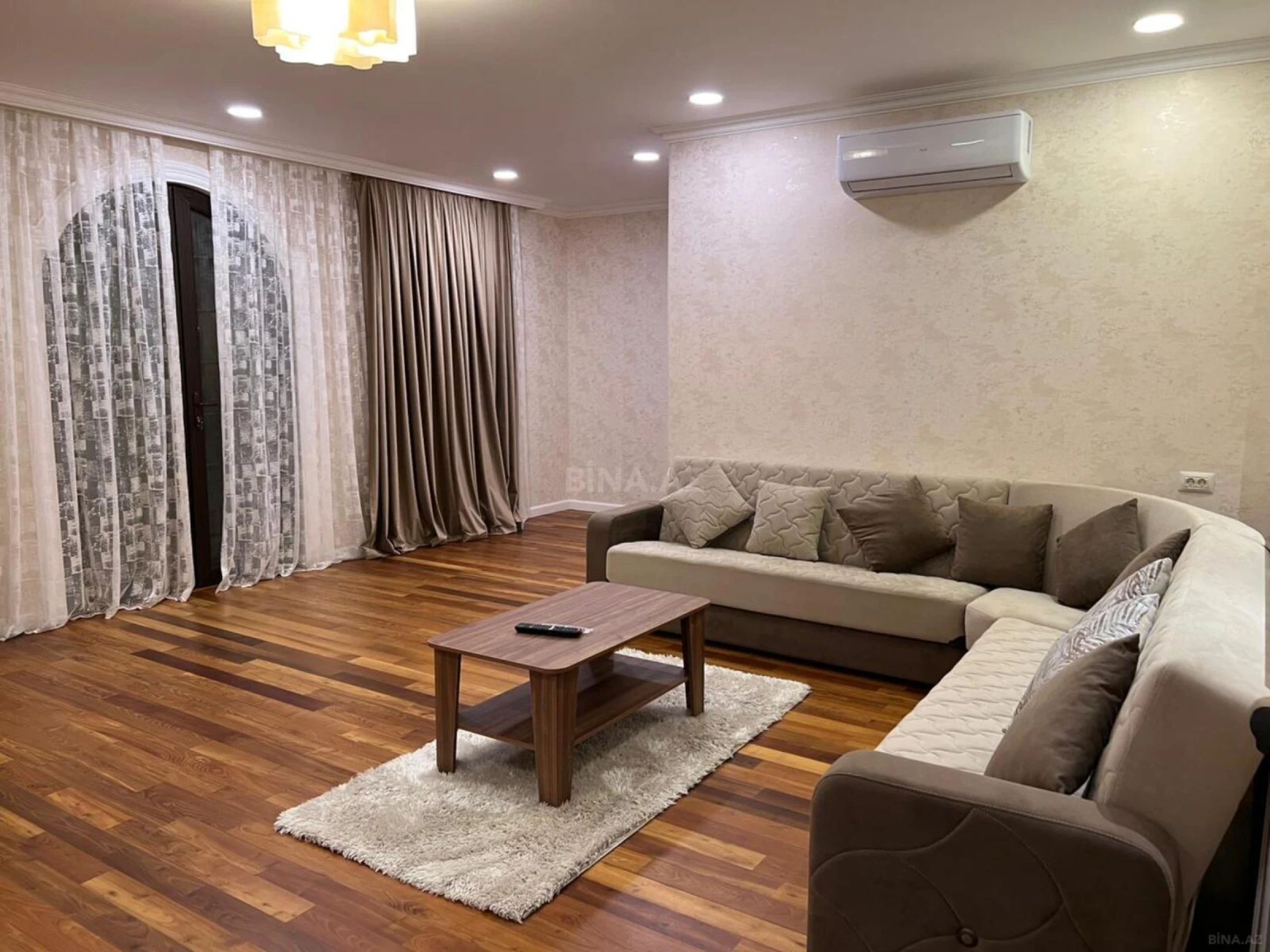 Kirayə verilir 6 otaqlı həyət evi 400 m²