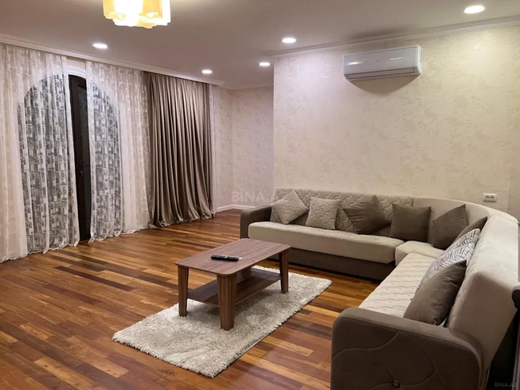 Kirayə verilir 6 otaqlı həyət evi 400 m²