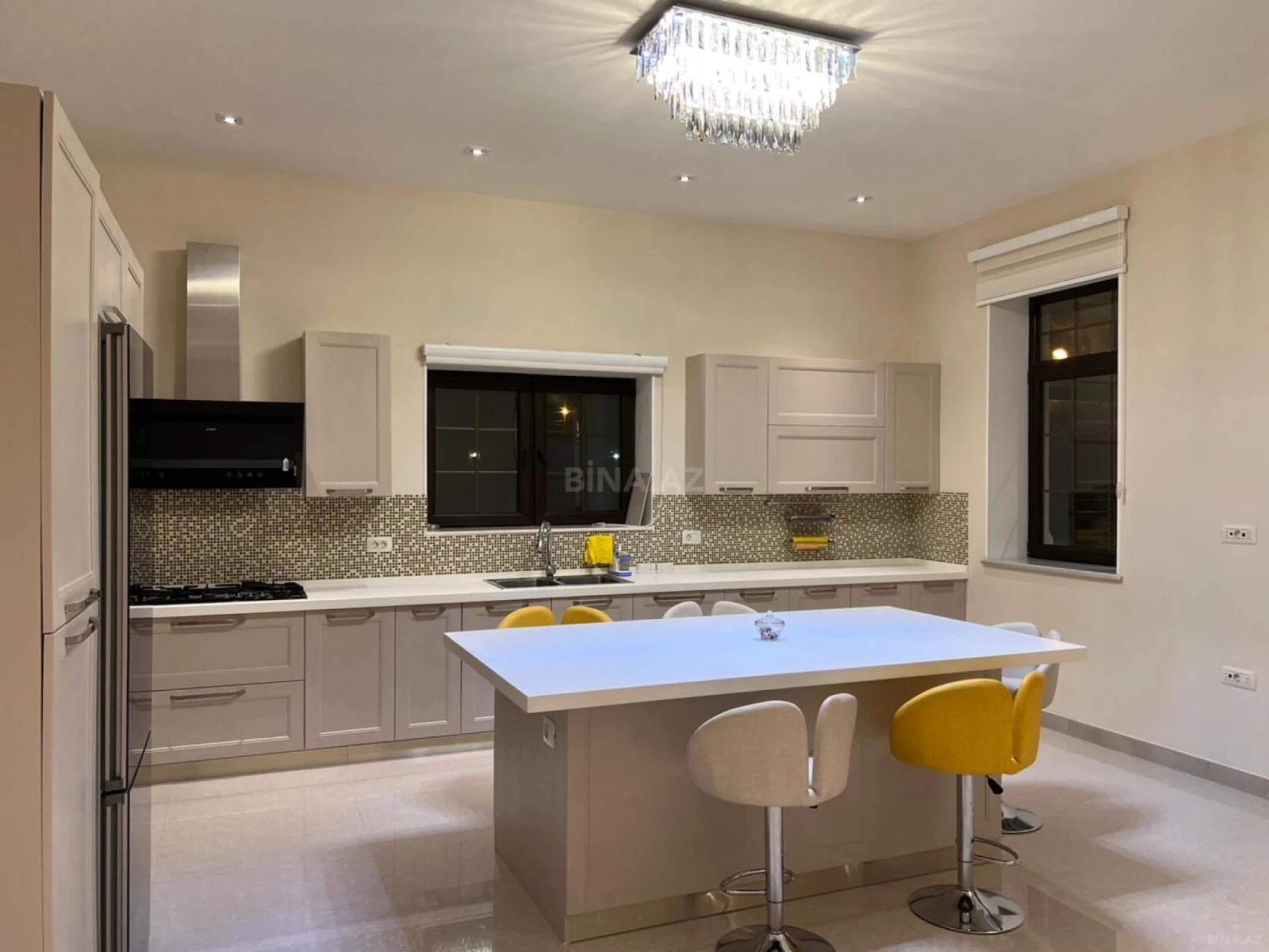 Kirayə verilir 6 otaqlı həyət evi 400 m²