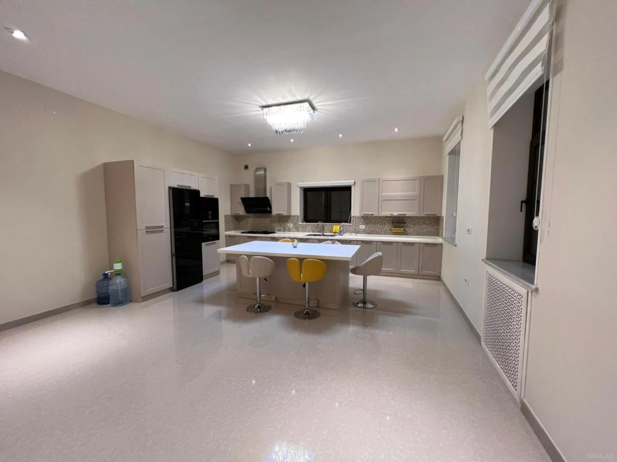 Kirayə verilir 6 otaqlı həyət evi 400 m²