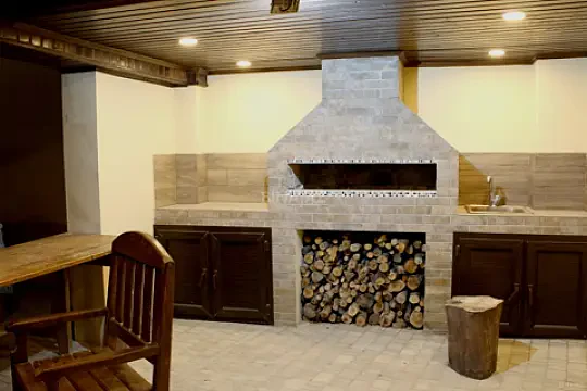 Kirayə verilir 6 otaqlı həyət evi 400 m²