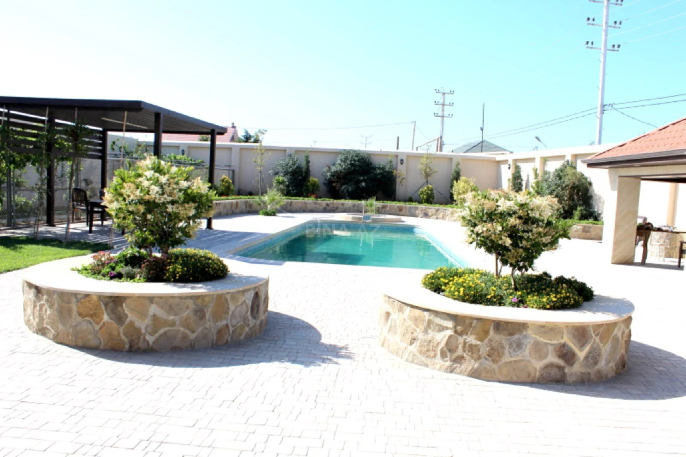 Kirayə verilir 6 otaqlı həyət evi 400 m²