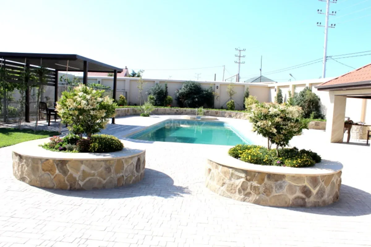 Kirayə verilir 6 otaqlı həyət evi 400 m²