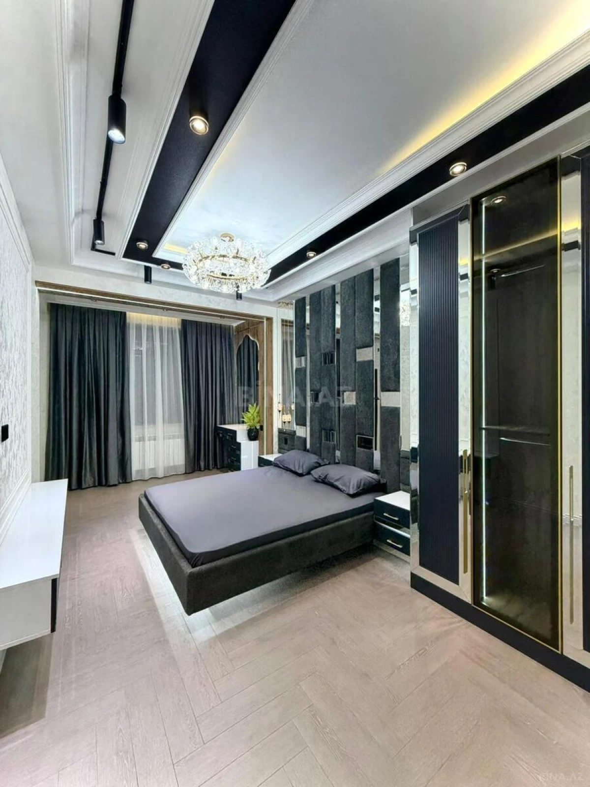 Satılır 3 otaqlı mənzil 160 m²