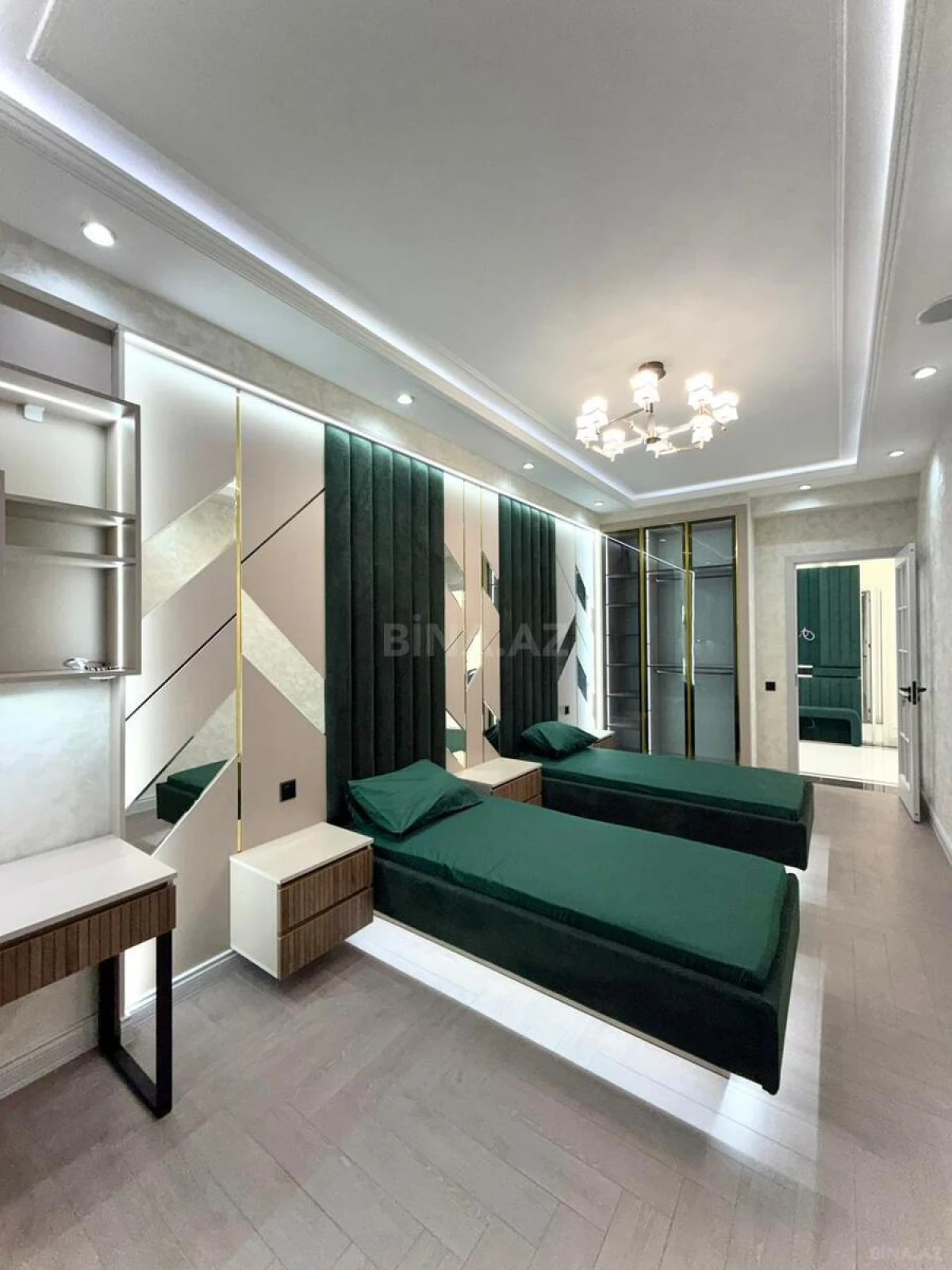 Satılır 3 otaqlı mənzil 160 m²