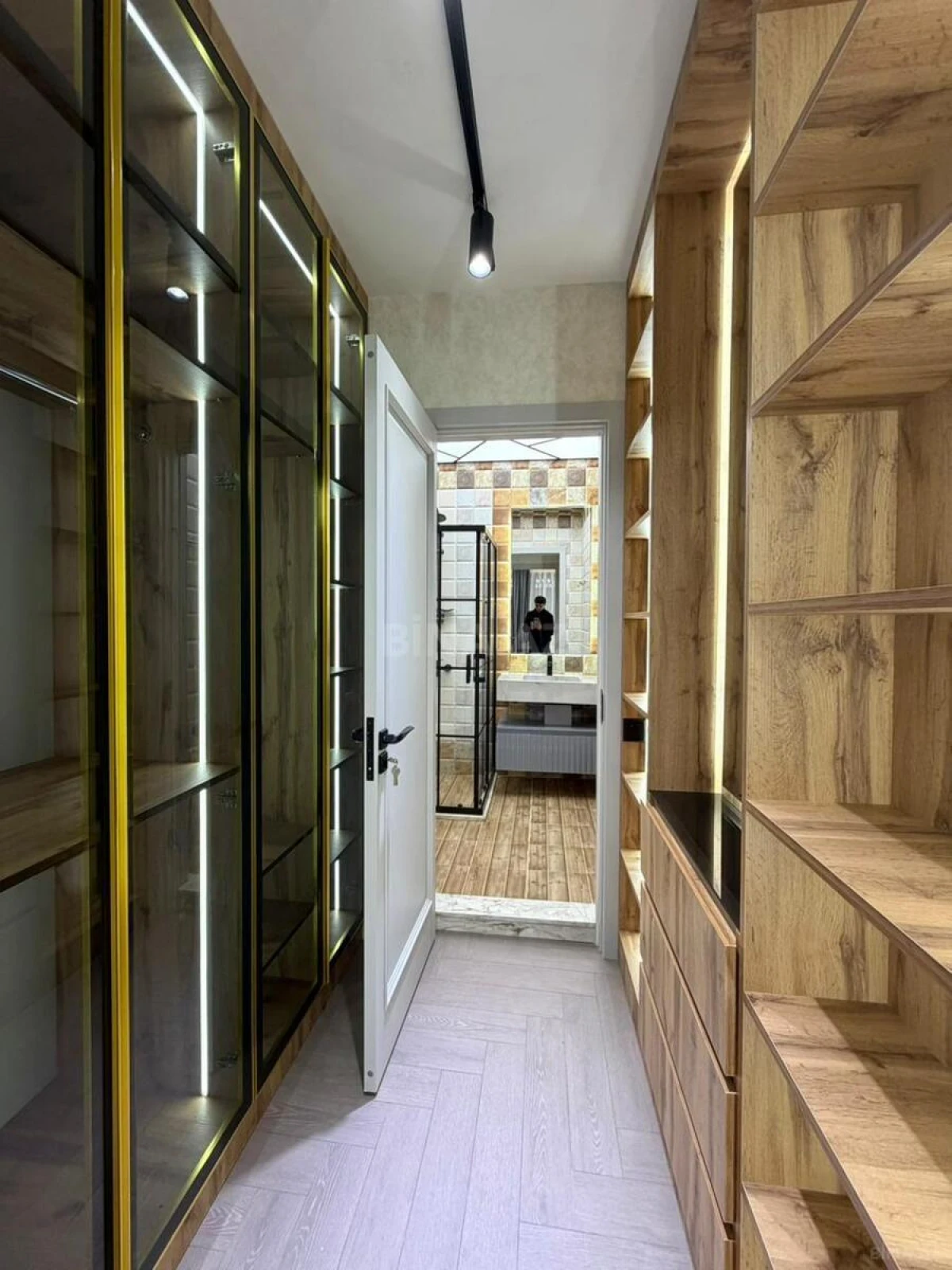Satılır 3 otaqlı mənzil 160 m²