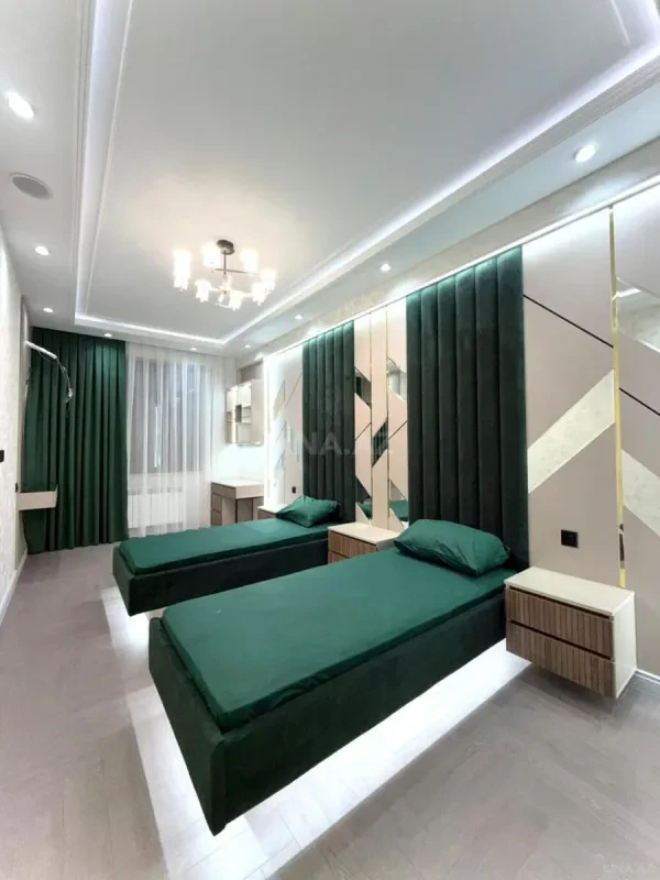 Satılır 3 otaqlı mənzil 160 m²