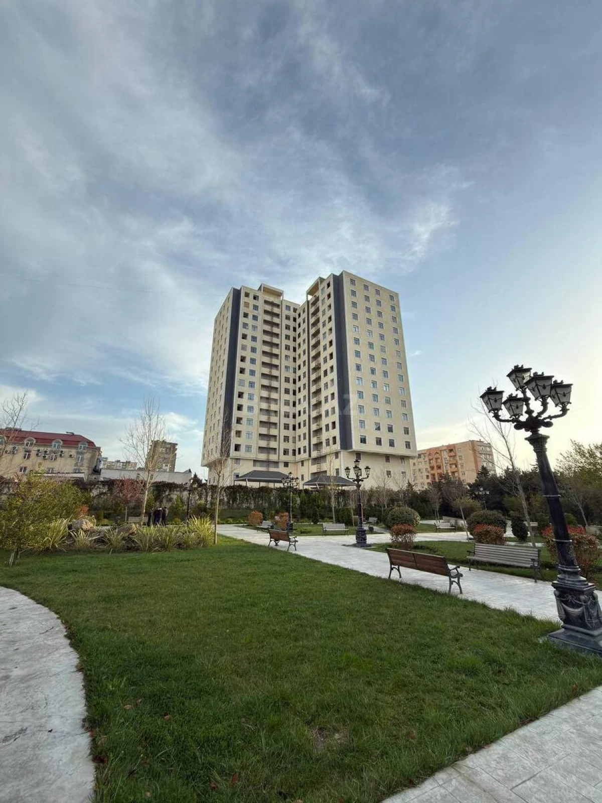 Satılır 2 otaqlı mənzil 93 m²