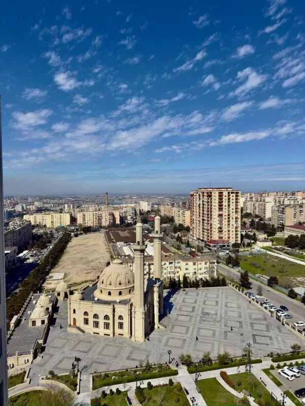 Satılır 2 otaqlı mənzil 93 m²