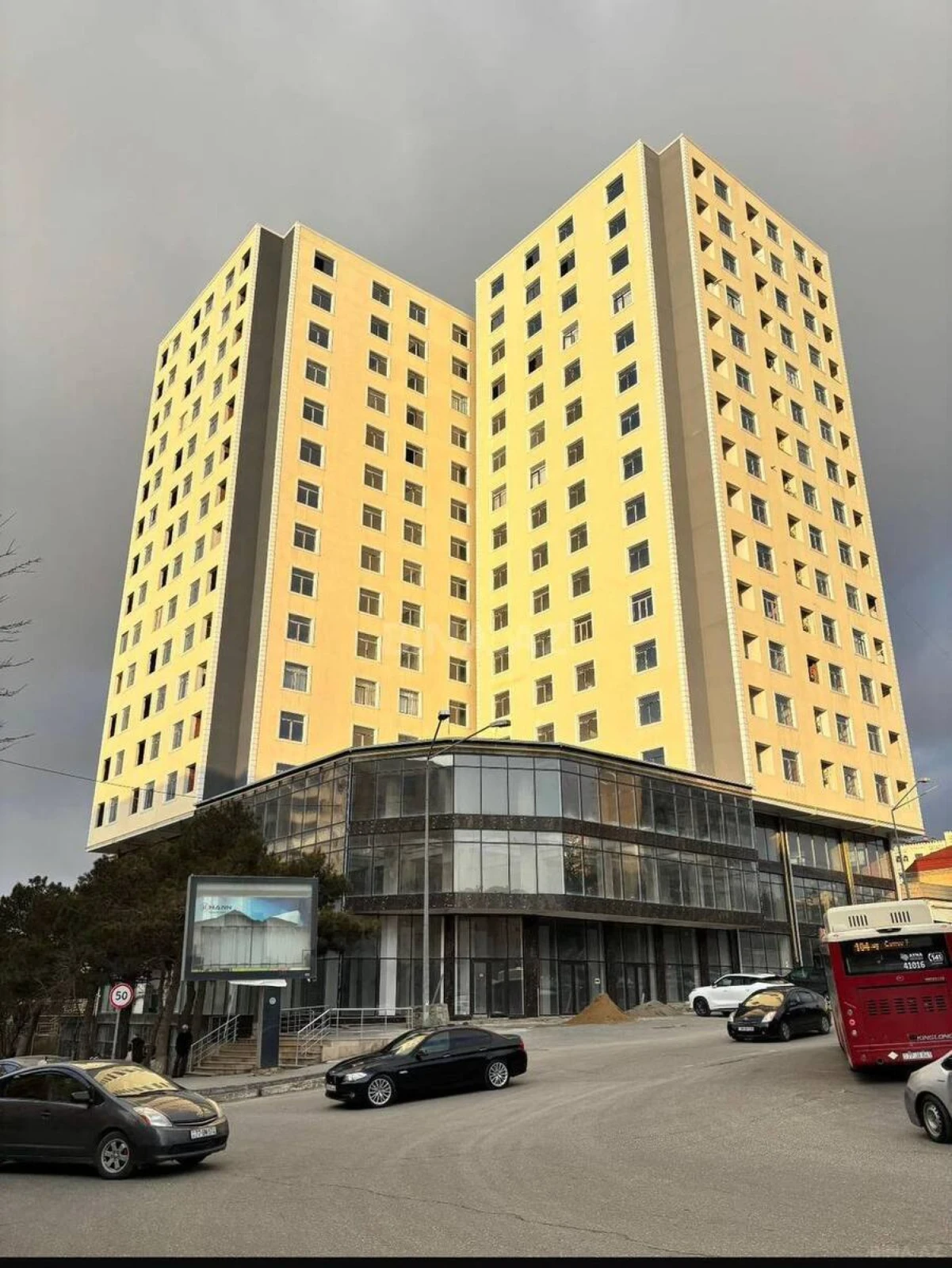 Satılır 2 otaqlı mənzil 93 m²