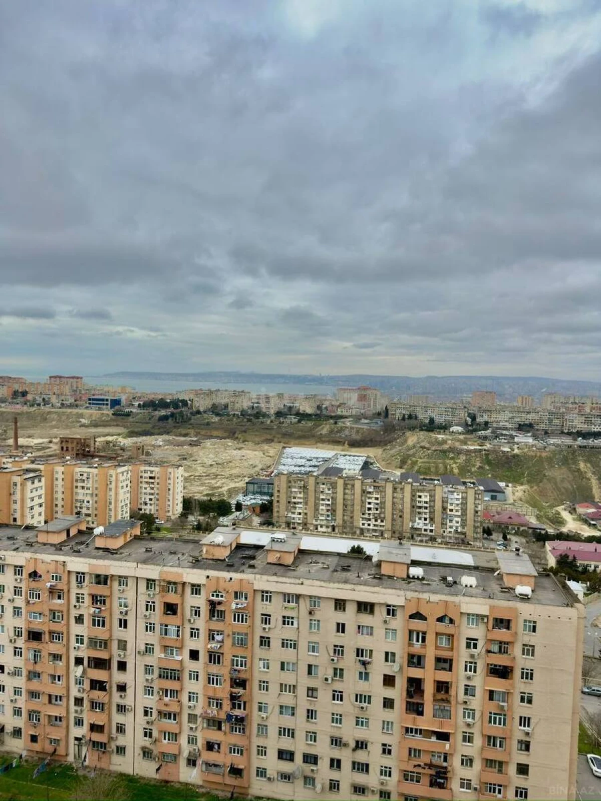Satılır 2 otaqlı mənzil 93 m²