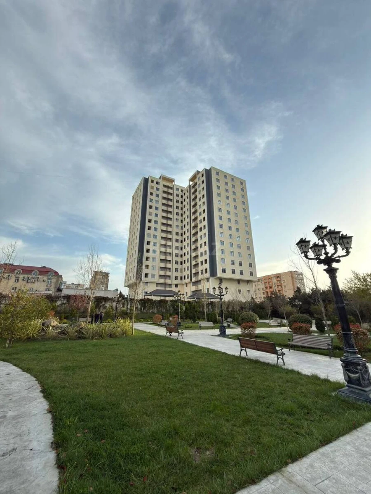 Satılır 2 otaqlı mənzil 93 m²