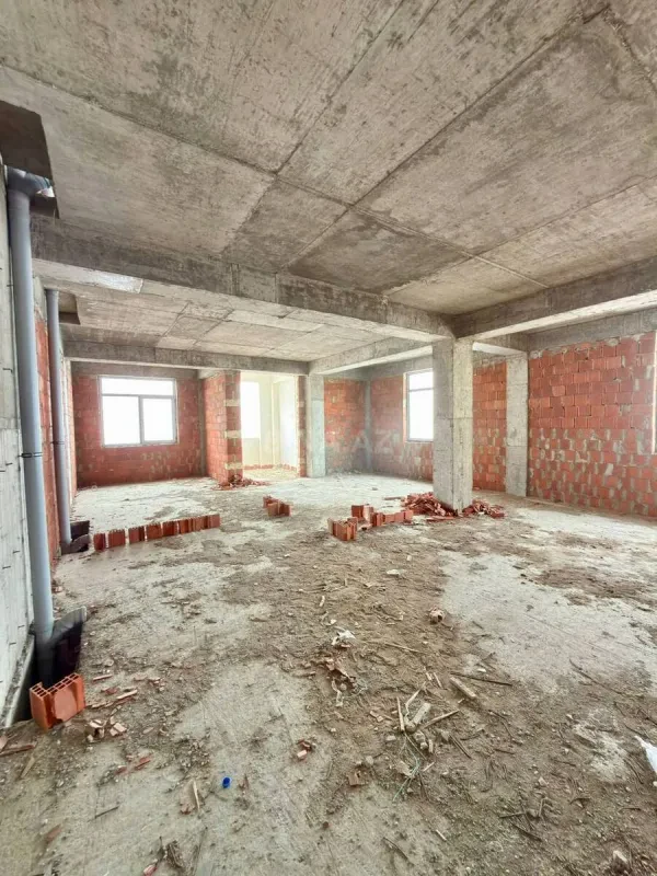 Satılır 2 otaqlı mənzil 93 m²