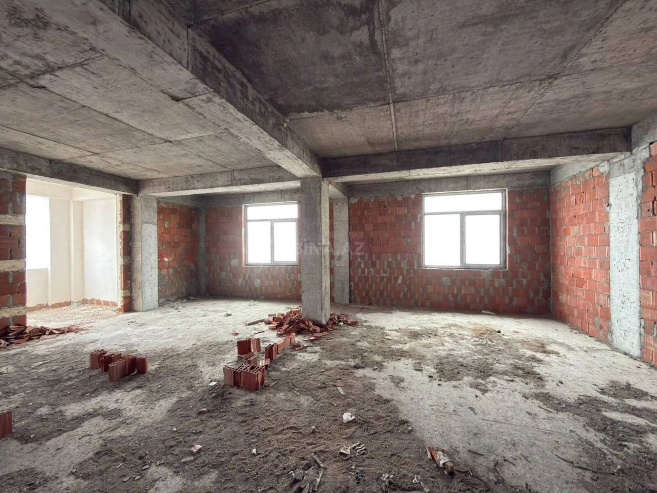 Satılır 2 otaqlı mənzil 93 m²