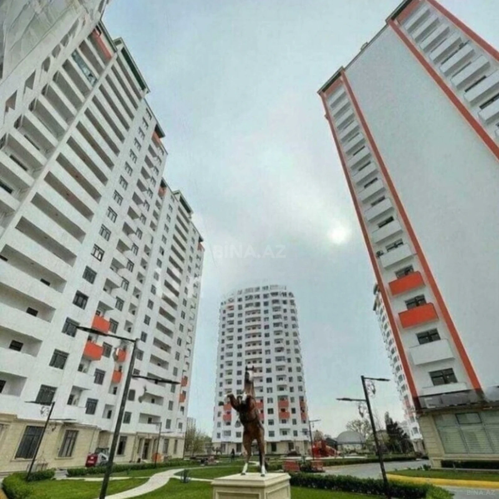 Kirayə verilir 3 otaqlı mənzil 105 m²