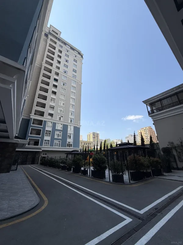 Satılır 5 otaqlı mənzil 272 m²