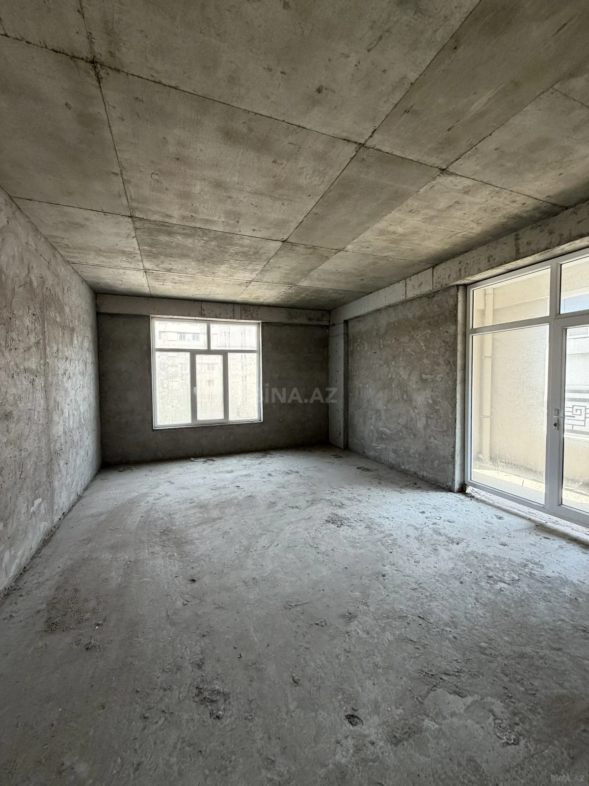 Satılır 5 otaqlı mənzil 272 m²