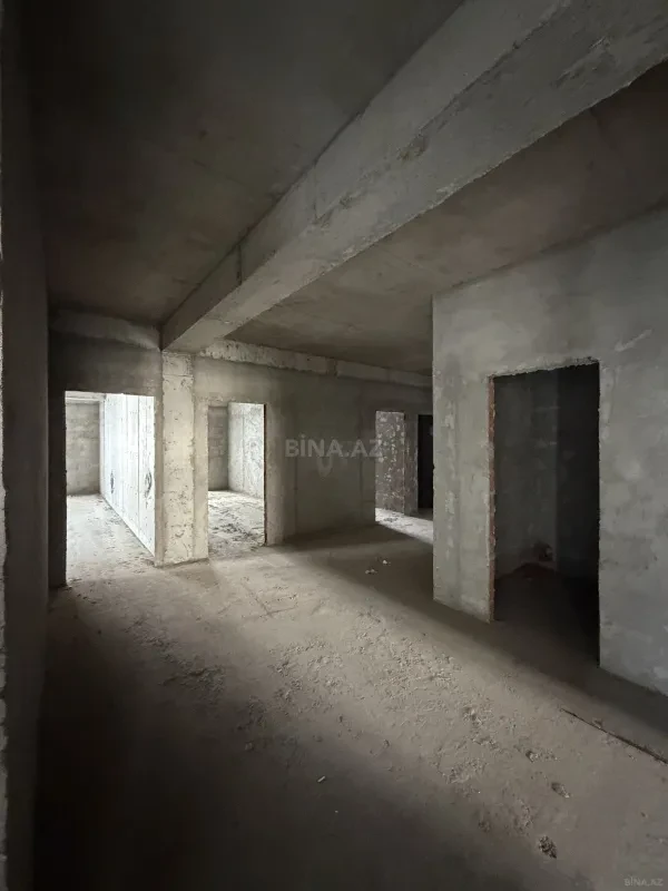 Satılır 5 otaqlı mənzil 272 m²