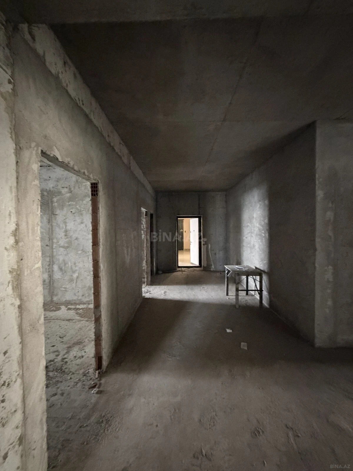 Satılır 5 otaqlı mənzil 272 m²