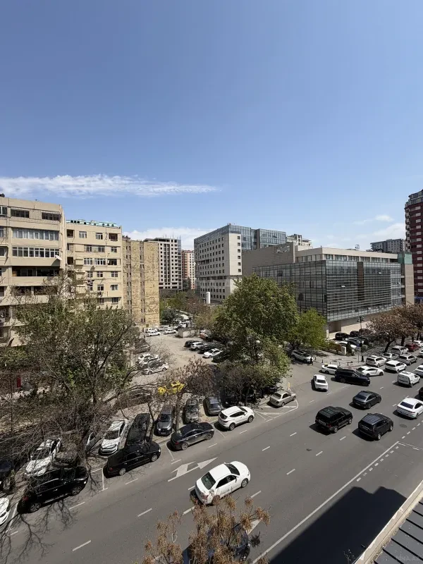 Satılır 5 otaqlı mənzil 272 m²