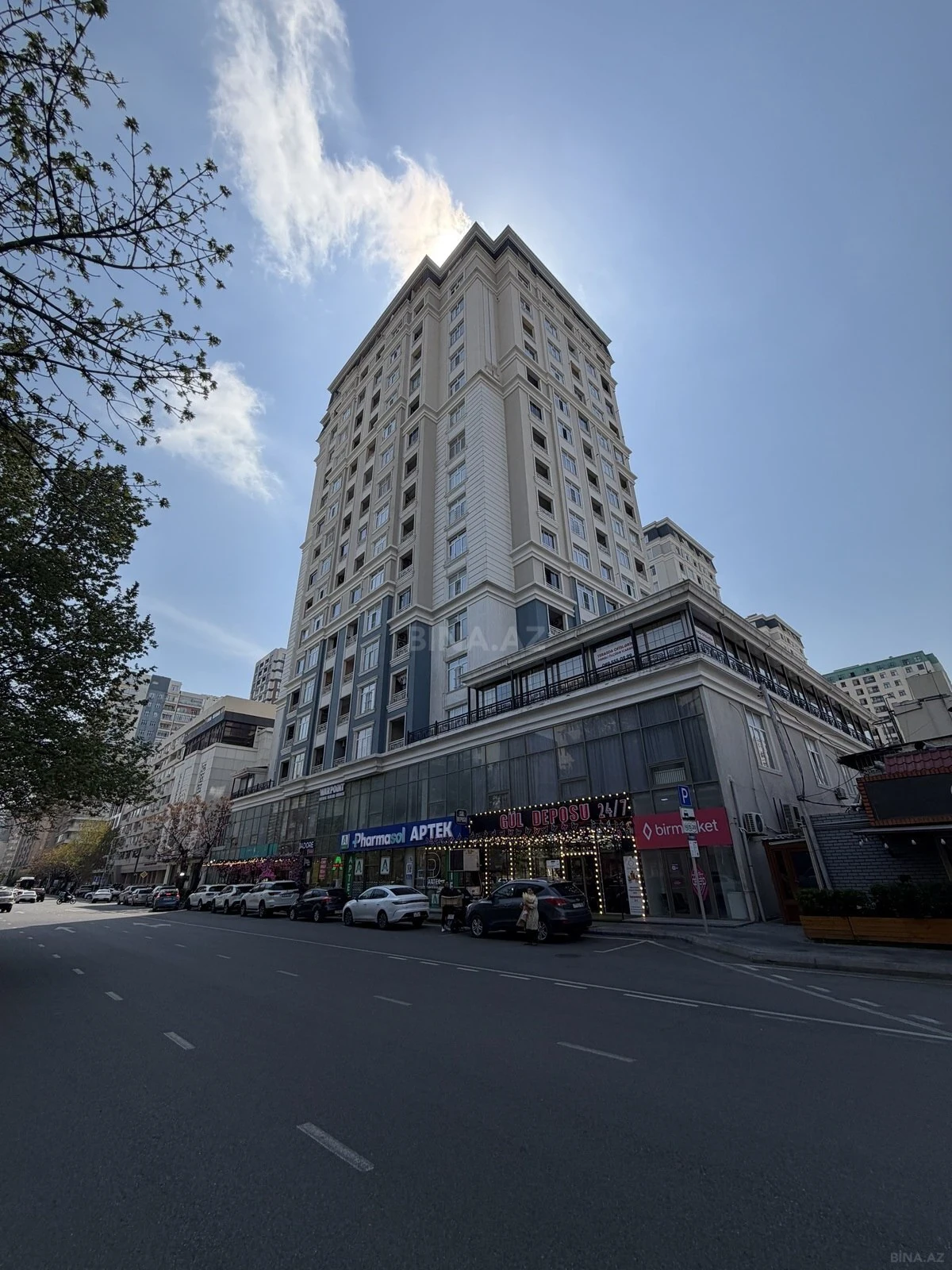 Satılır 5 otaqlı mənzil 272 m²