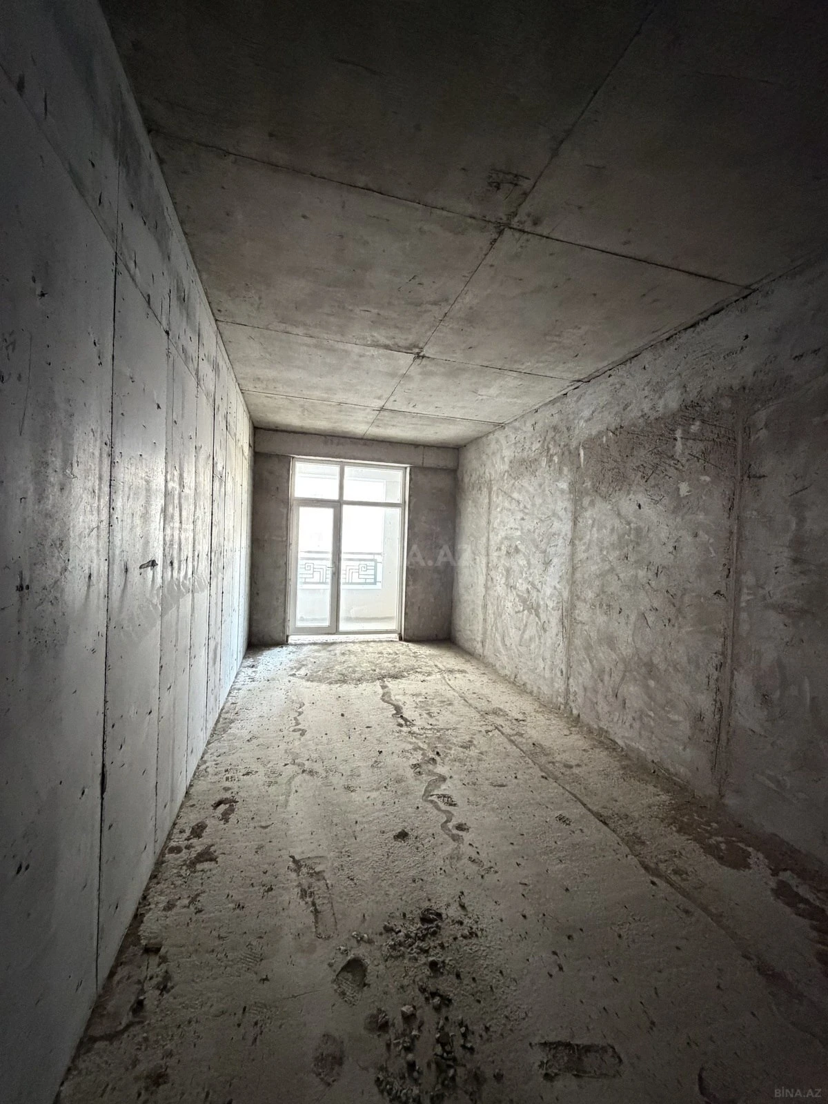 Satılır 5 otaqlı mənzil 272 m²