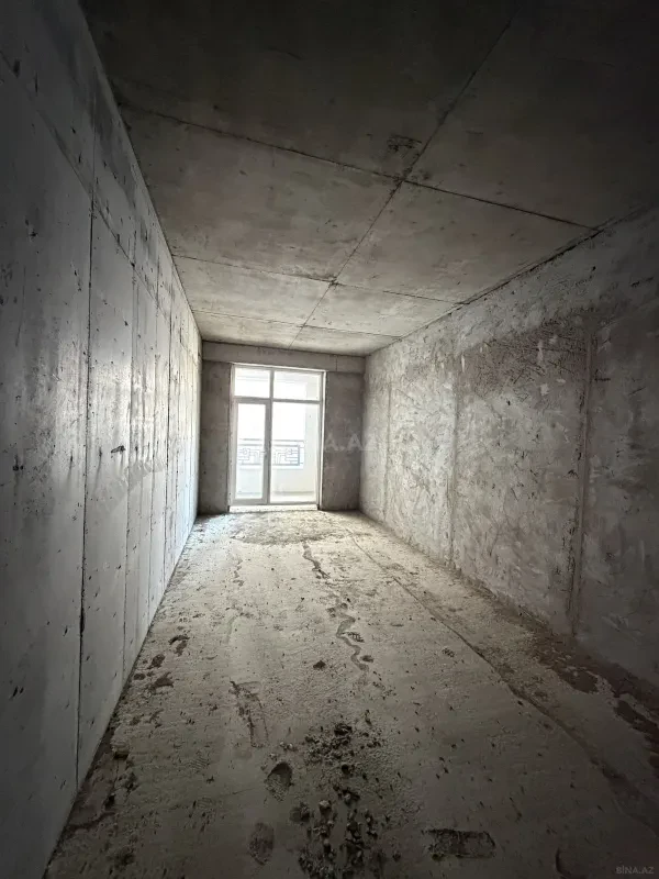 Satılır 5 otaqlı mənzil 272 m²