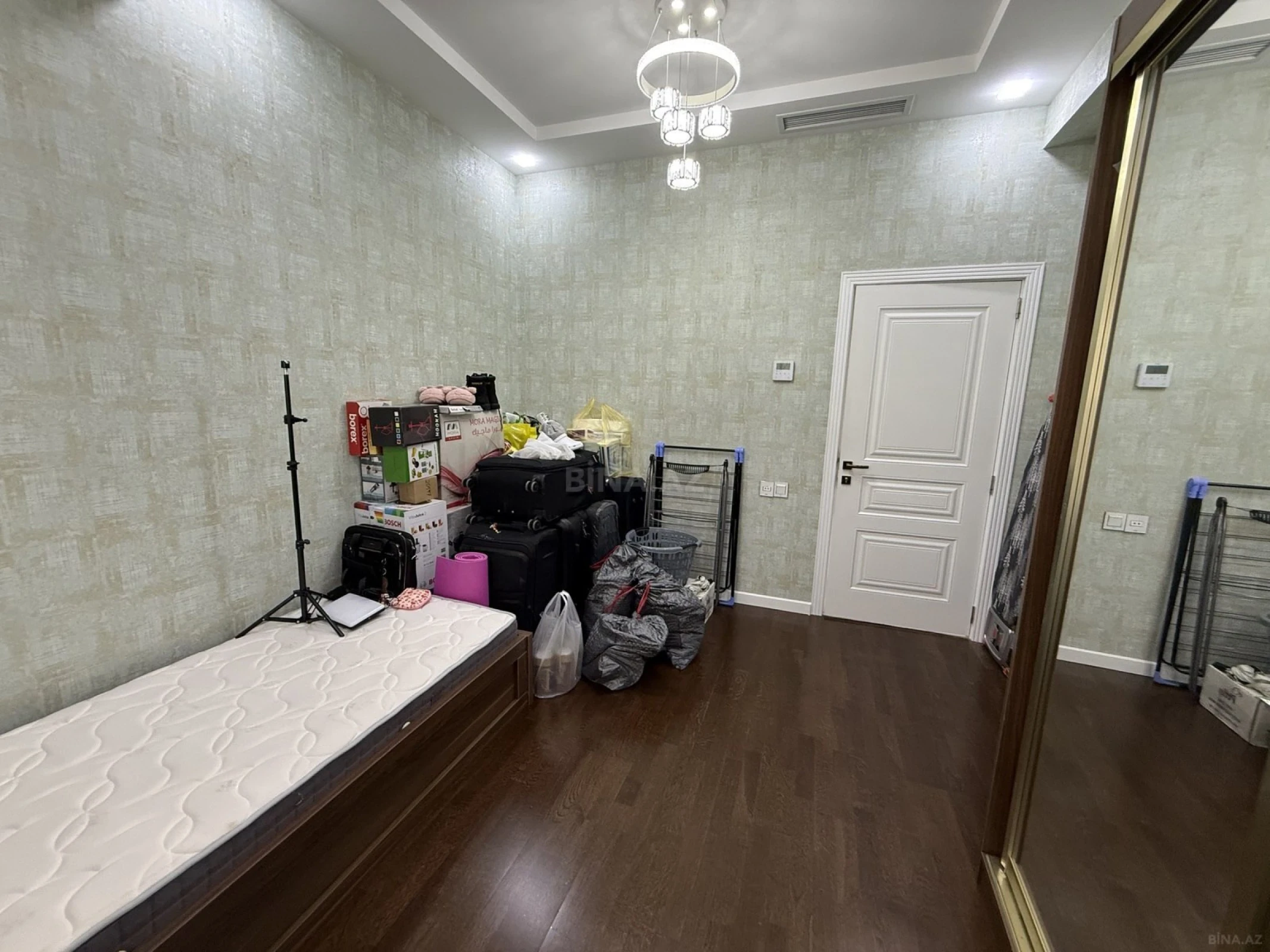Satılır 3 otaqlı mənzil 115 m²