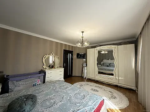 Satılır 5 otaqlı mənzil 112 m²
