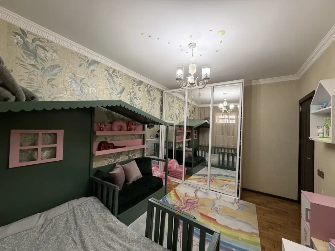 Satılır 5 otaqlı mənzil 112 m²