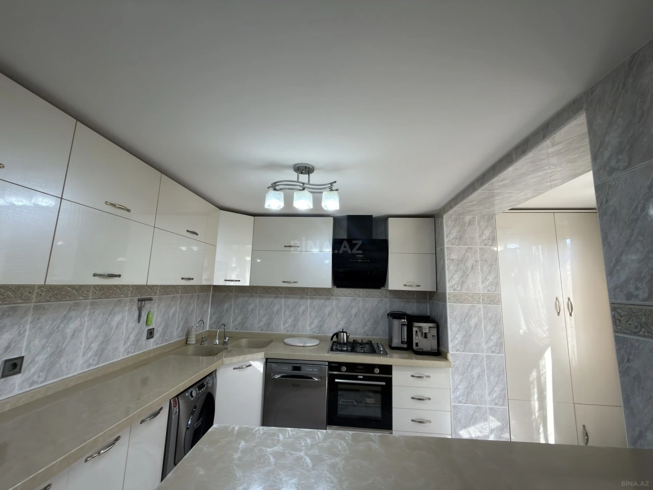 Satılır 5 otaqlı mənzil 112 m²