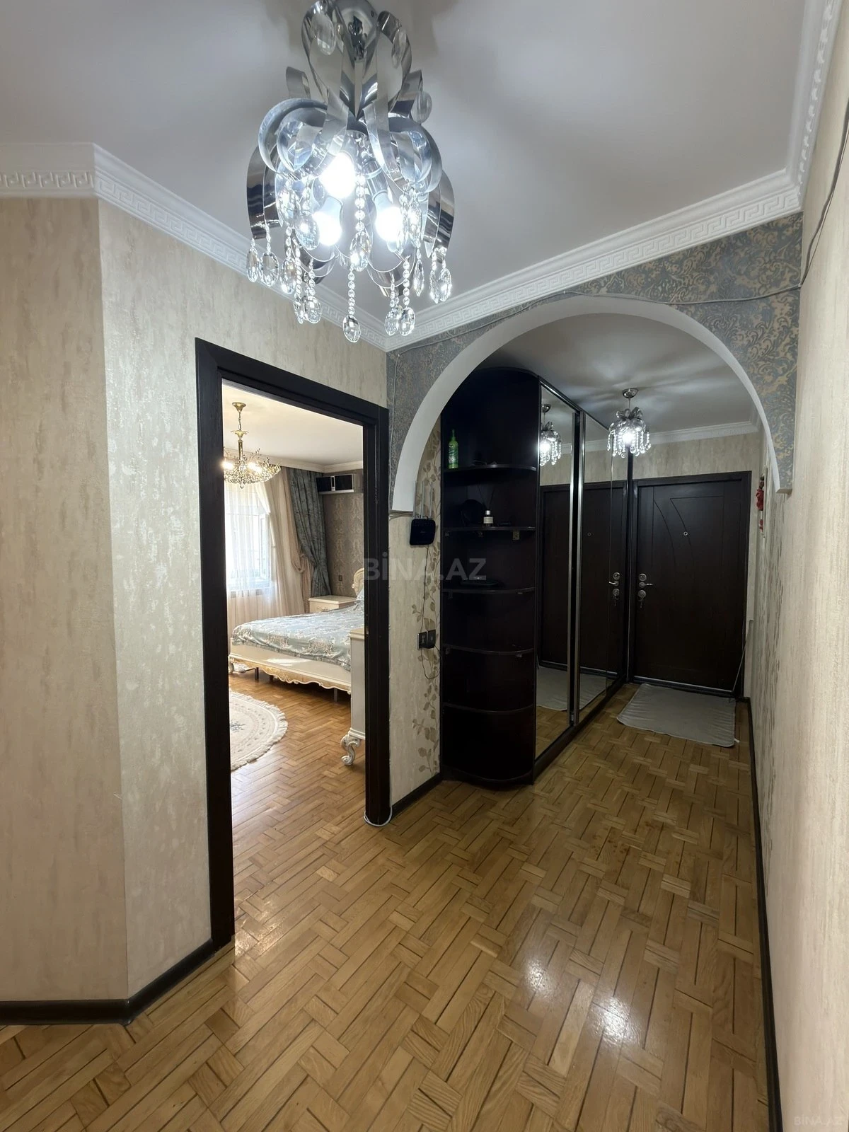 Satılır 5 otaqlı mənzil 112 m²