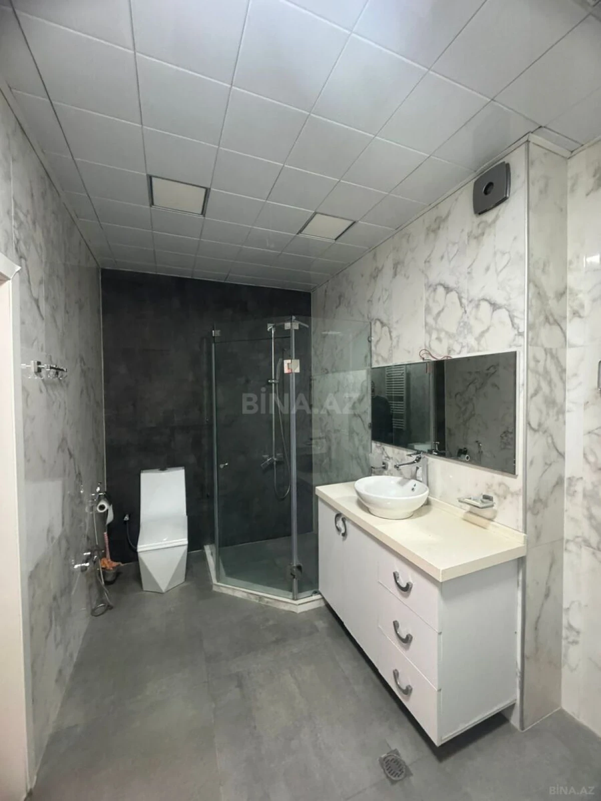 Kirayə verilir 3 otaqlı mənzil 1000 m²