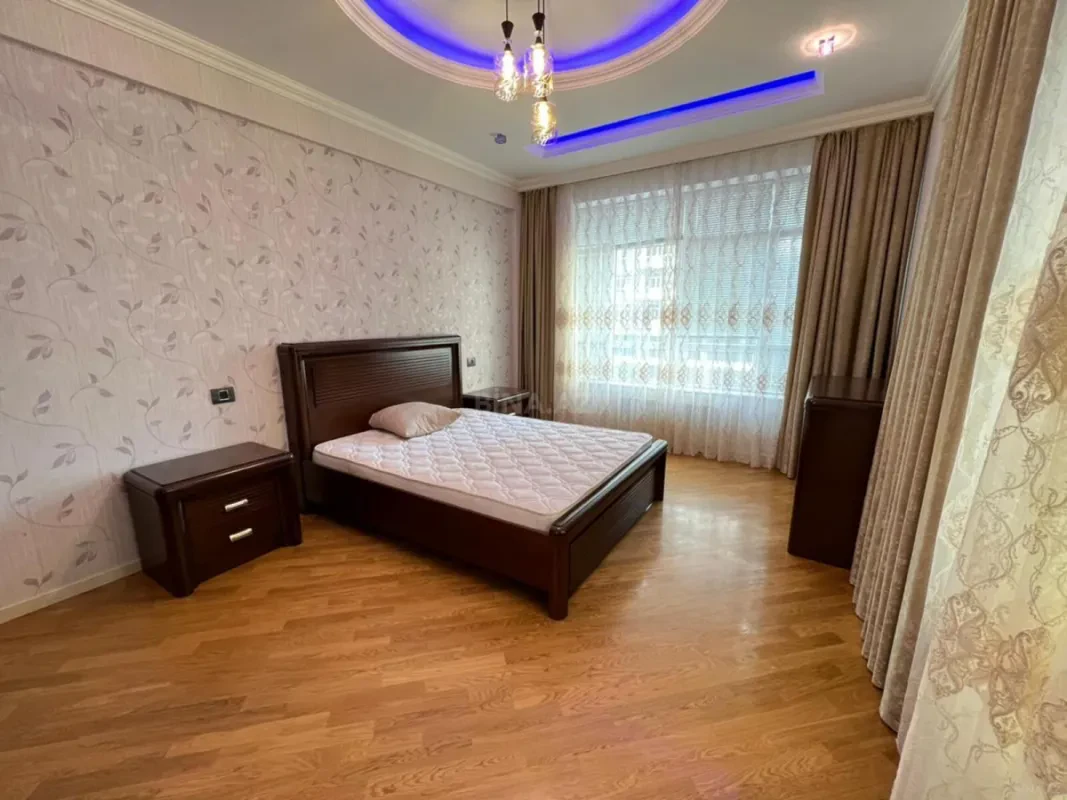Kirayə verilir 3 otaqlı mənzil 130 m²