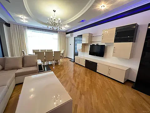 Kirayə verilir 3 otaqlı mənzil 130 m²