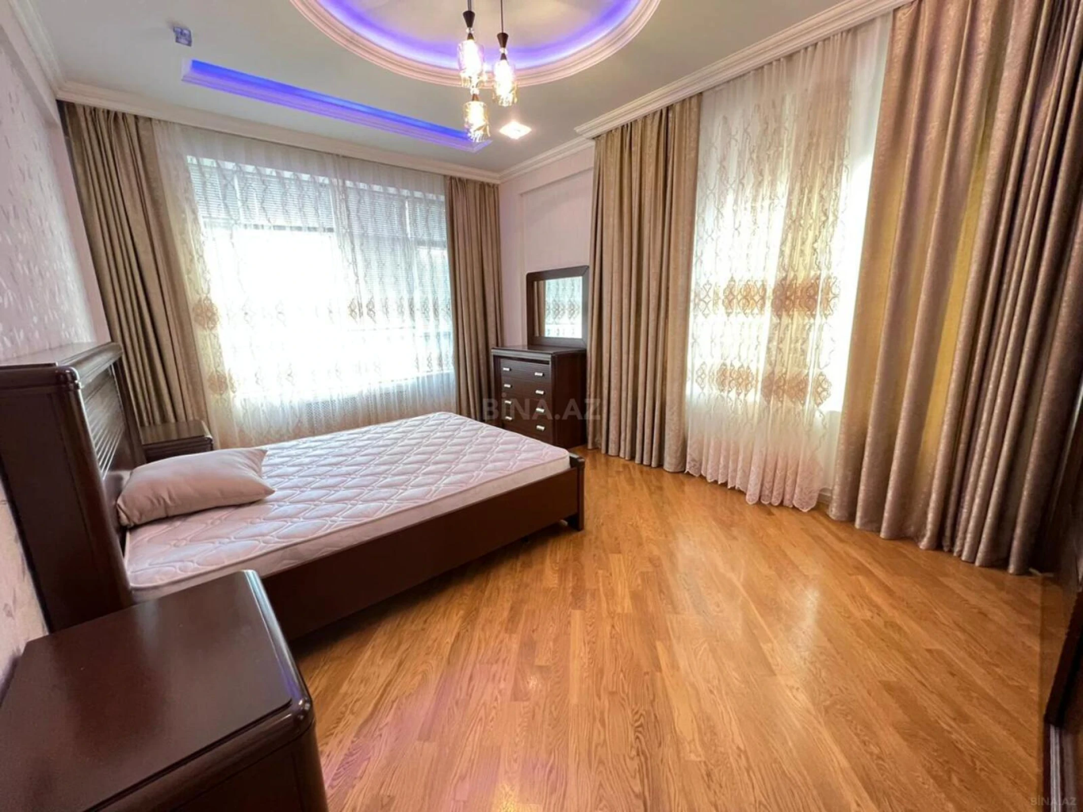 Kirayə verilir 3 otaqlı mənzil 130 m²