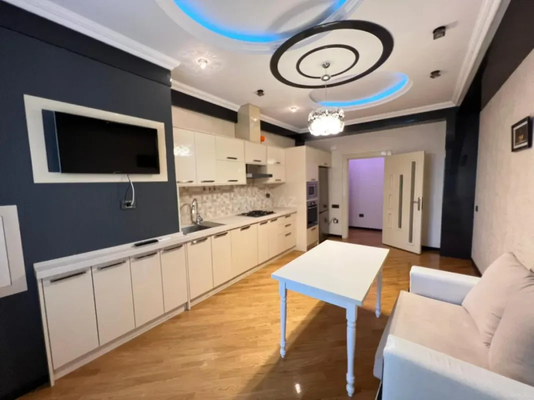 Kirayə verilir 3 otaqlı mənzil 130 m²