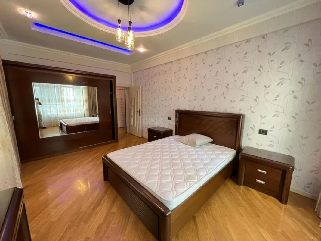 Kirayə verilir 3 otaqlı mənzil 130 m²