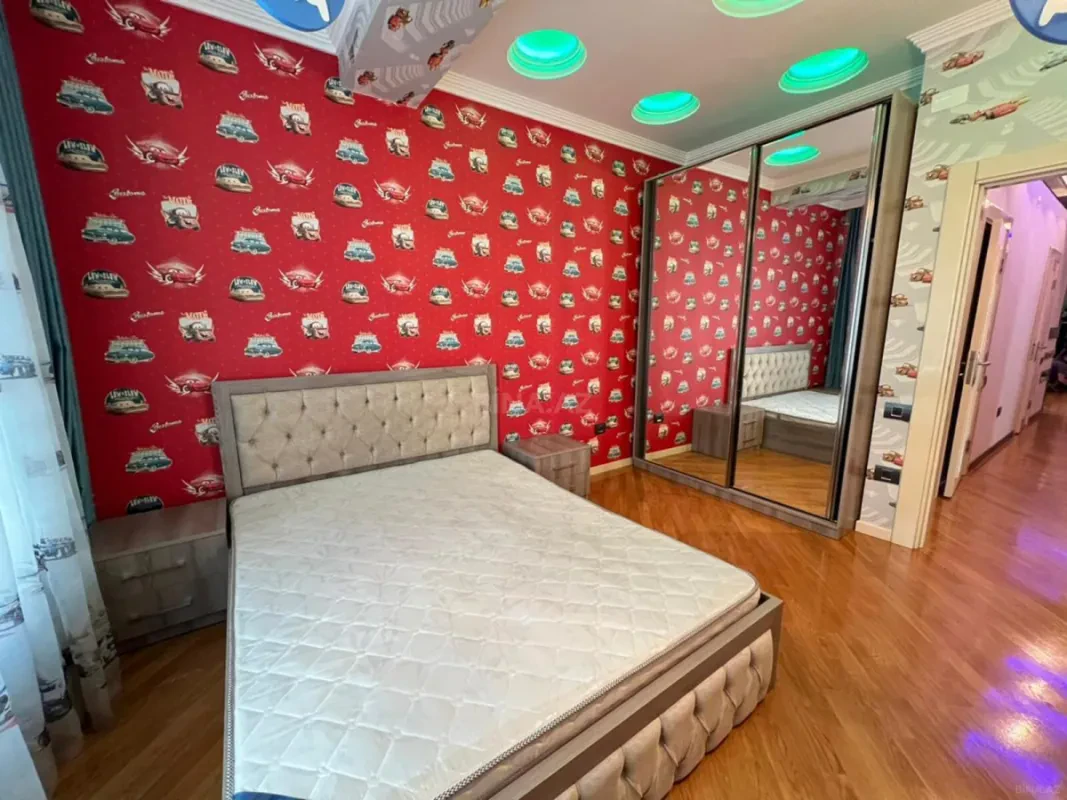 Kirayə verilir 3 otaqlı mənzil 130 m²