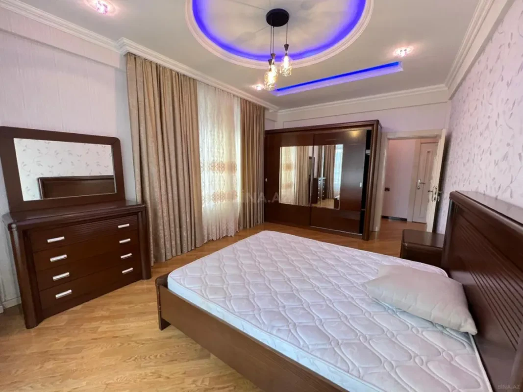 Kirayə verilir 3 otaqlı mənzil 130 m²