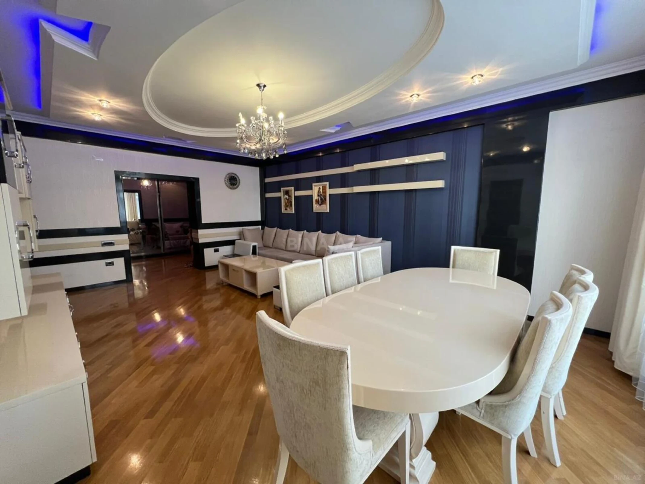 Kirayə verilir 3 otaqlı mənzil 130 m²