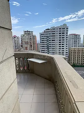 Satılır 3 otaqlı mənzil 107 m²